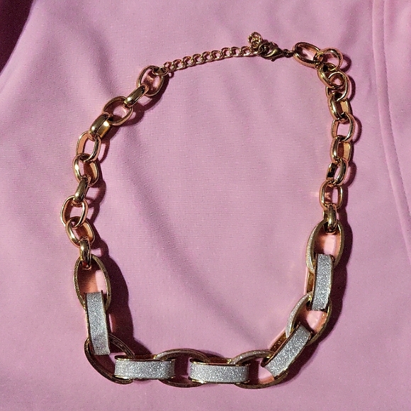 Vintage White Oval Rings Gold Tone Bib Necklace 18 inch - Picture 5 of 6